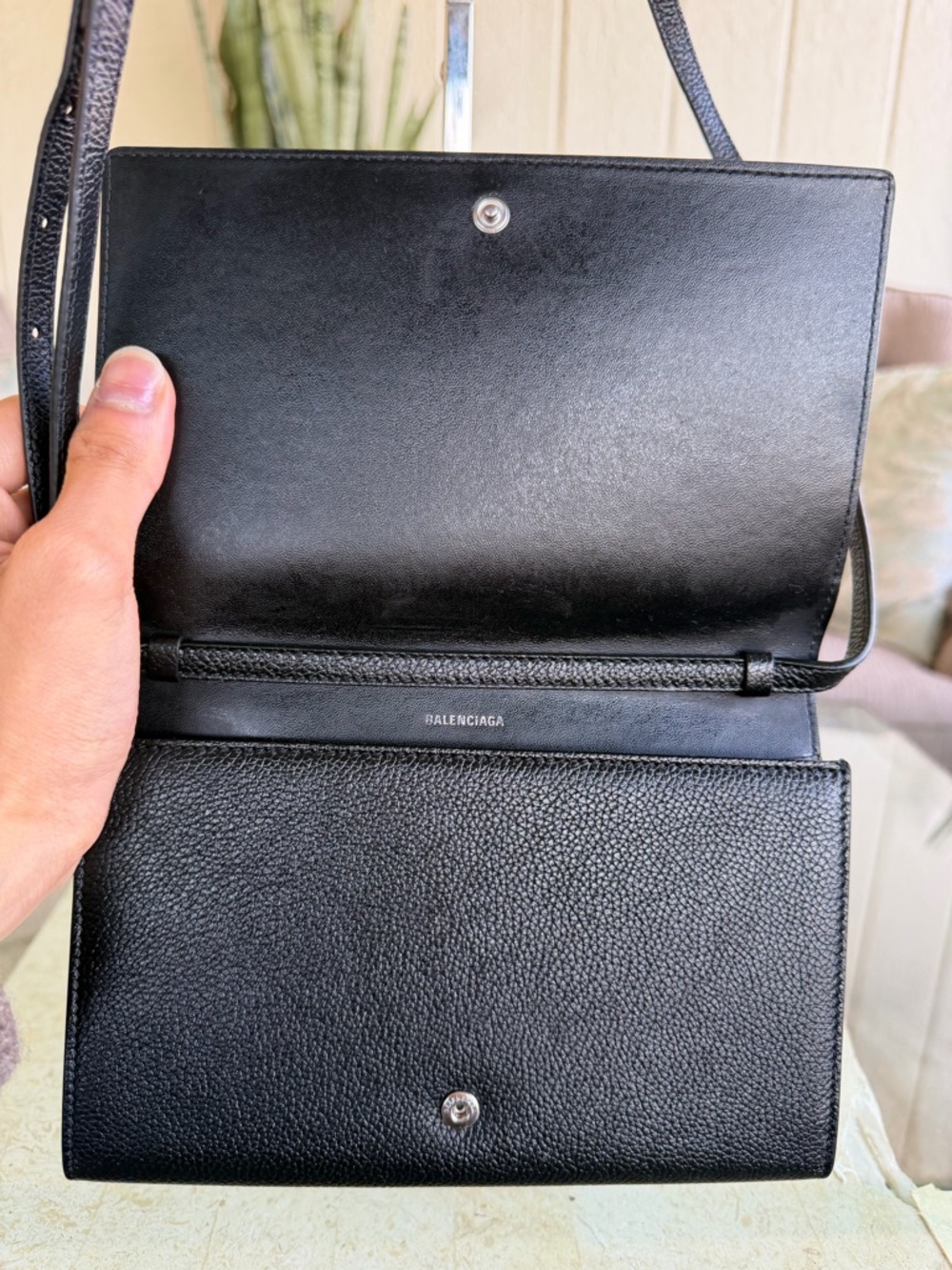 Like 🆕 Balenciaga Crossbody Bag💝💝💝 - Picture 2 of 7
